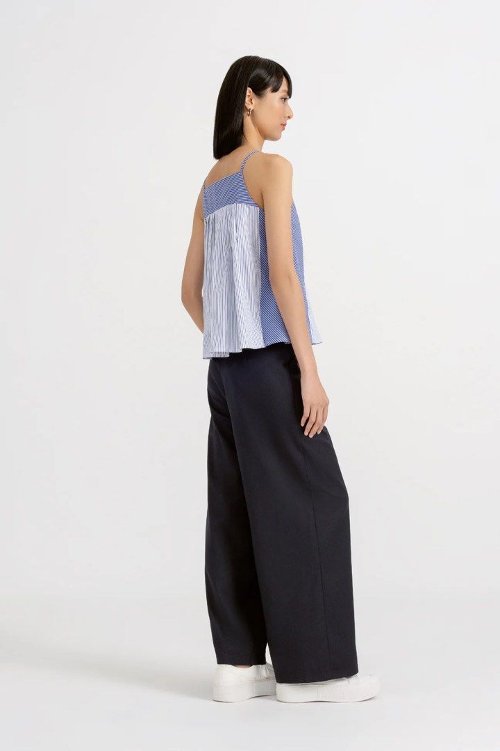 Y21 Lucille Contrast Panel Stripe Top (Category: Sleeveless) located in Singapore. Submitted by fastdealzpls (Listing ID 1385019085, Image 2). Description: Model: 230531-1BU | Urban Resort 2023 Halter neckline Hi-low hemline Without lining, non-stretchable Sheerness: Opaque 100% Cotton fabric.