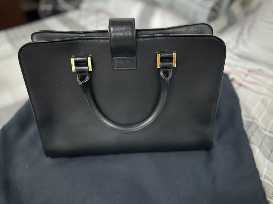 Ysl (Category: Luxury Bags & Wallets) located in Apalit. Submitted by prelovedbyitv (Listing ID 1384879873, Image 3). Description: .