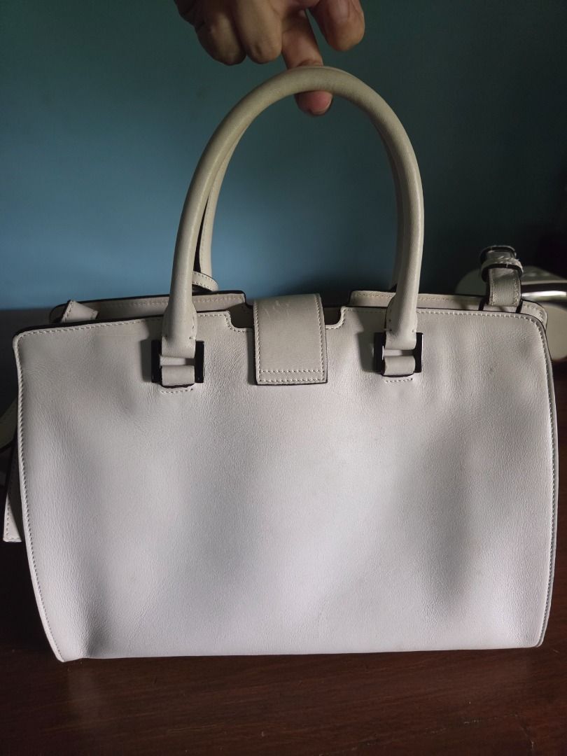 YSL Cabas Bag (Category: Luxury Bags & Wallets) located in Tarlac. Submitted by miyo2022 (Listing ID 1384925184, Image 2). Description: Slightly used YSL Cabas Bag. 2017 . Complete with pouch and bag..