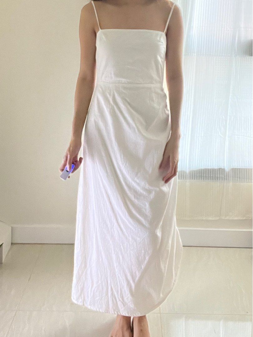 Zoo label White linen dress (Category: Dresses) located in Pasig City. Submitted by shopmic (Listing ID 1384880767, Image 3). Description: Got it cos it reminded me of the jacquemus dress i saw gigi hadid wear Ref 5’2 ft 32 bust 25-26 waist.