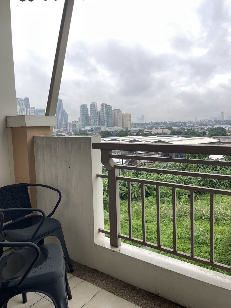 2BR Mirea Residences Pasig - RUSH SALE! (Category: Apartments & Condos) located in Taguig. Submitted by jack_call_09173007178 (Listing ID 1385109547, Image 2). Description: PROPERTY CODE: DS88-001493 CATEGORY: Residential PROJECT: MIREA RESIDENCES LOCATION: PASIG CITY Barangay: SANTOLAN TOWER: VESPERA FLOOR/STREET: 602 *Unit/Block/Lot: 602 Developer: DMCI HOMES FLOOR AREA: 63.5 SQM BEDROOMS: 2 Bedrooms TOILET AND BATH: 1 PARKING: N/A FURNISHING: 