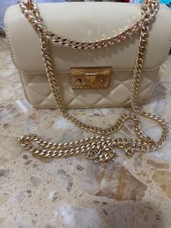 （分類：）位於 。 由 hungwaiyee 提交（商品編號 1385109517，圖片 1）。簡介： 。