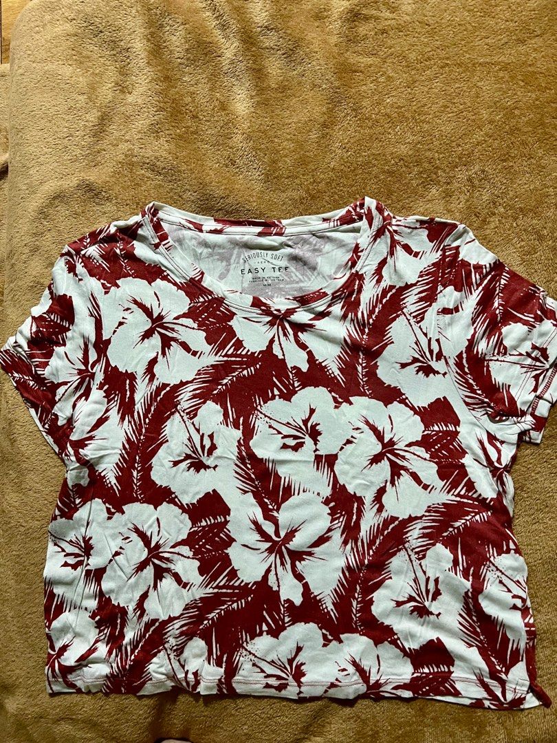Aerospostalé Easy Tee Croptop (Category: Shirts) located in Mandaluyong City. Submitted by declutteredby.iya (Listing ID 1385095682, Image 3). Description: Aeropostalé Easy Tee Croptop Price: PHP 250.00 +lsf Color: Red Size: Small to Medium - great condition - good as new , once lang po nagamit RFS: declutering 📌on hand 📌MOD: Gogo express, lalamove, grab , angas padala, J&T Express 📌MOP: Gcash, Maya, Gotyme DOP: PAYO ✉️dm me if interested 😊.