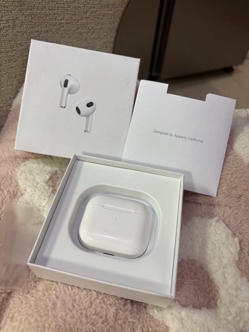 Airpods 3rd Gen (Category: Earphones) located in Quezon City. Submitted by allou.tc (Listing ID 1385187084, Image 1). Description: FOR SALE - Airpods 3rd Gen - Used few times only. Looks like new - Authenticity NOT guaranteed - Bought only in Greenhills - Meet up only in West Avenue QC - Shipping via Lalamove or any courier is c/o buyer - Strictly No Returns .