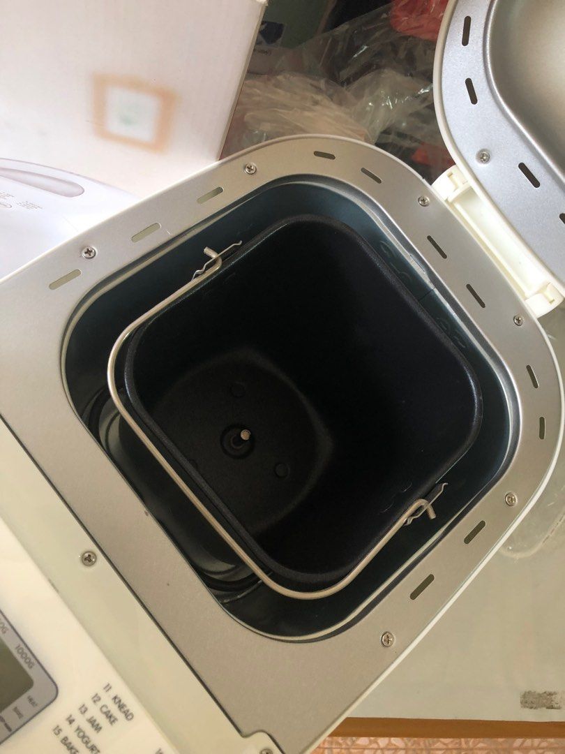 Automatic Bread Maker (Category: Other Kitchenware & Tableware) located in Caloocan City. Submitted by annacruzita (Listing ID 1385220978, Image 3). Description: NEW OLD STOCK •received as wedding gift RFS: not needed.