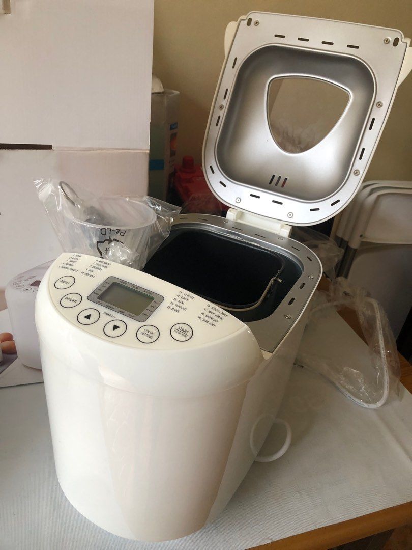 Automatic Bread Maker (Category: Other Kitchenware & Tableware) located in Caloocan City. Submitted by annacruzita (Listing ID 1385220978, Image 2). Description: NEW OLD STOCK •received as wedding gift RFS: not needed.