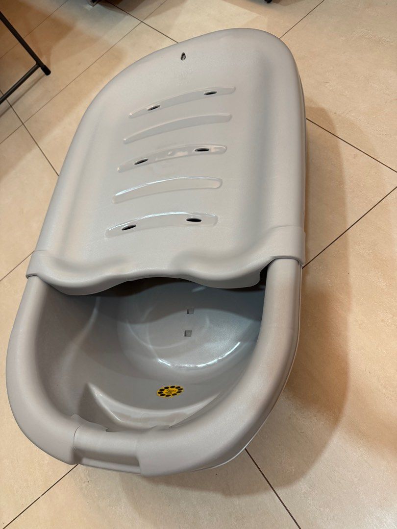 Bebe castle baby bathtub (Category: Bathtub & Bath Accessories) located in Manila. Submitted by rhemacharis (Listing ID 1385087006, Image 2). Description: Once used but had side cracks at handles area due to storage. :( usage will not be affected. see pics Bebe Castle Baby Bath Tub is the first bathtub with 99.9% antimicrobial treatment. Has a seat guard and support. Pickup at binondo manila .