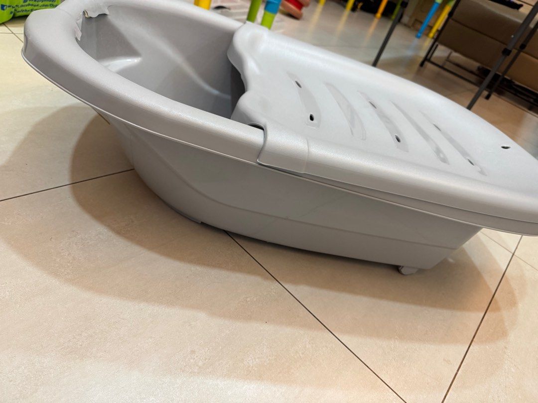 Bebe castle baby bathtub (Category: Bathtub & Bath Accessories) located in Manila. Submitted by rhemacharis (Listing ID 1385087006, Image 3). Description: Once used but had side cracks at handles area due to storage. :( usage will not be affected. see pics Bebe Castle Baby Bath Tub is the first bathtub with 99.9% antimicrobial treatment. Has a seat guard and support. Pickup at binondo manila .