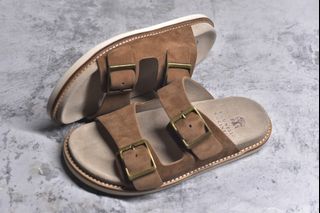 (Category: ) located in . Submitted by Outlet.Sneakers (Listing ID 1385172569, Image 1). Description: .