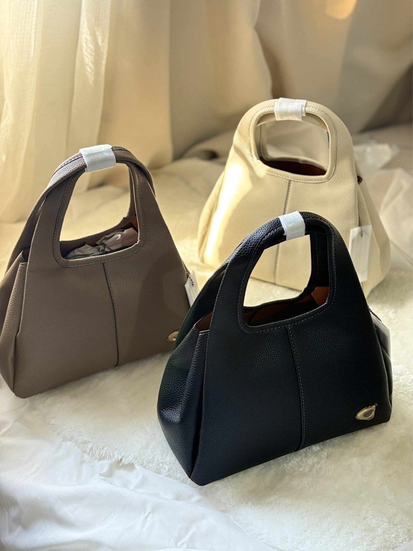 COACH LANA CROSS BODY BAG (Category: Luxury Bags & Wallets) located in Manila. Submitted by justria (Listing ID 1385052852, Image 1). Description: VIETNAM MADE COMPLETE INCLUSION .