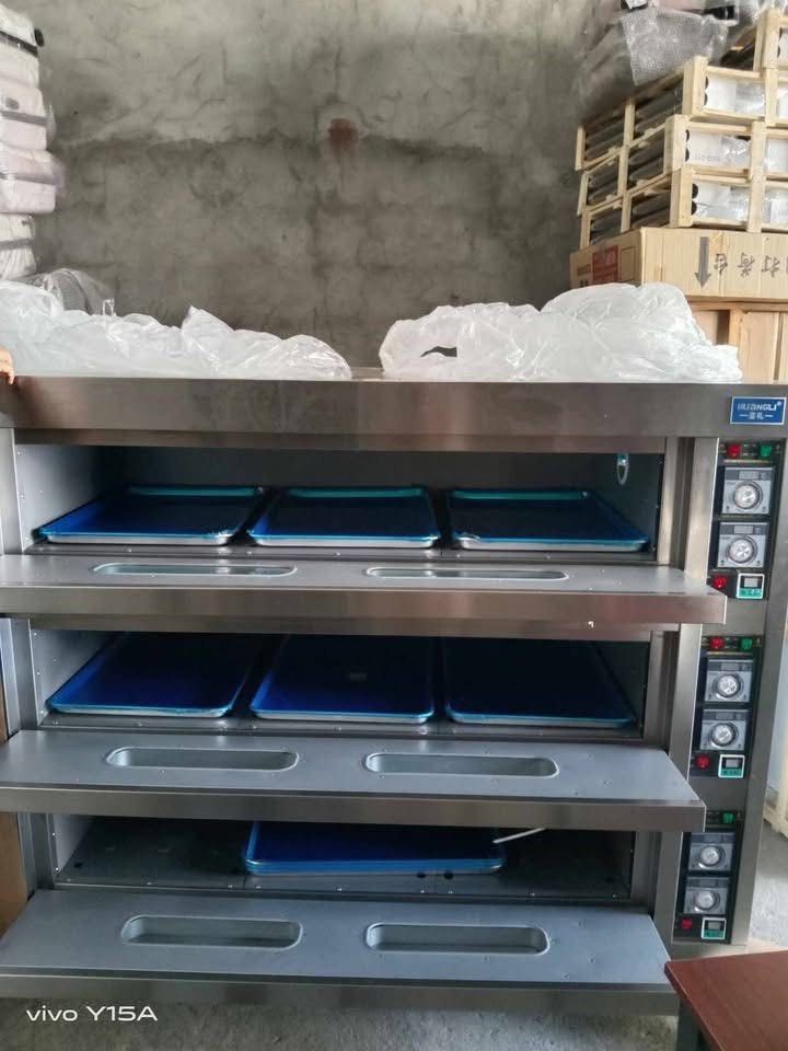 COMMERCIAL ELECTRIC 3 DECK OVEN WITH 9 PLATES (Category: Ovens & Toasters) located in Taguig. Submitted by mgracelim38484 (Listing ID 1385058357, Image 2). Description: ELECTRIC 3 DECK OVEN WITH 9PLATES (MANUAL) SPECIFICATIONS: Timing: 0-99 minutes Temperature: 0-400° Voltage: 380V Power: 240000W Switch: Air Switch 63A Capacity: 510L Weight: 280KG Bakeware: 60x40cm Dimensions: 169x83x153CM Internal Dimensions:130x63x153CM Feet/Wheels: 8CM ✅OUR WA