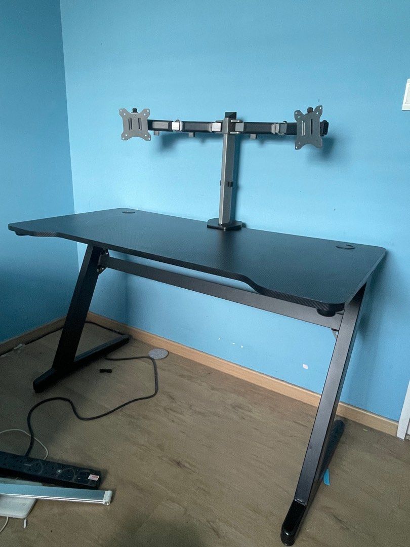 Computer Table (Category: Tables & Sets) located in Singapore. Submitted by theclosettreasure (Listing ID 1385092921, Image 1). Description: Nego for fast dealers. Low ballers will be immediately blocked. Pickup or arrange own delivery from Tampines North Drive 1..
