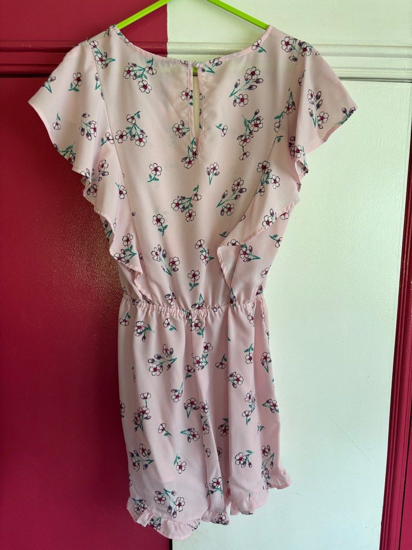 Cotton On Floral Romper (Category: Rompers) located in Baliuag. Submitted by dandleon (Listing ID 1385075061, Image 2). Description: - cute link floral Cotton On romper - fits s-m.