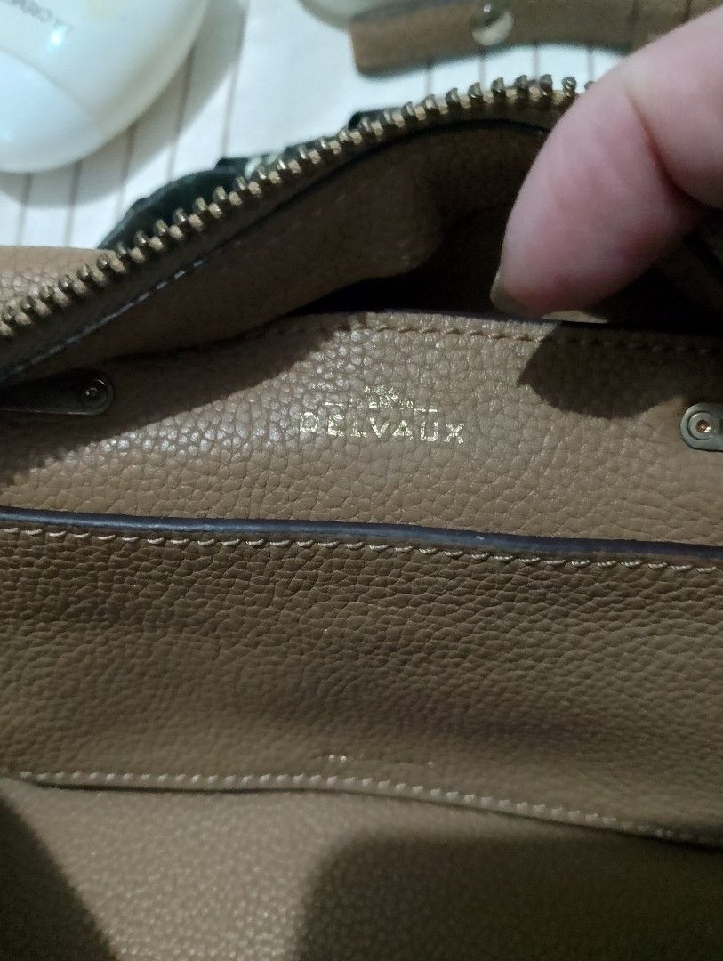 Delvaux cool box mini (Category: Luxury Bags & Wallets) located in Bacoor. Submitted by nickyvillar90 (Listing ID 1385104241, Image 3). Description: need funds,,, preloved bag.