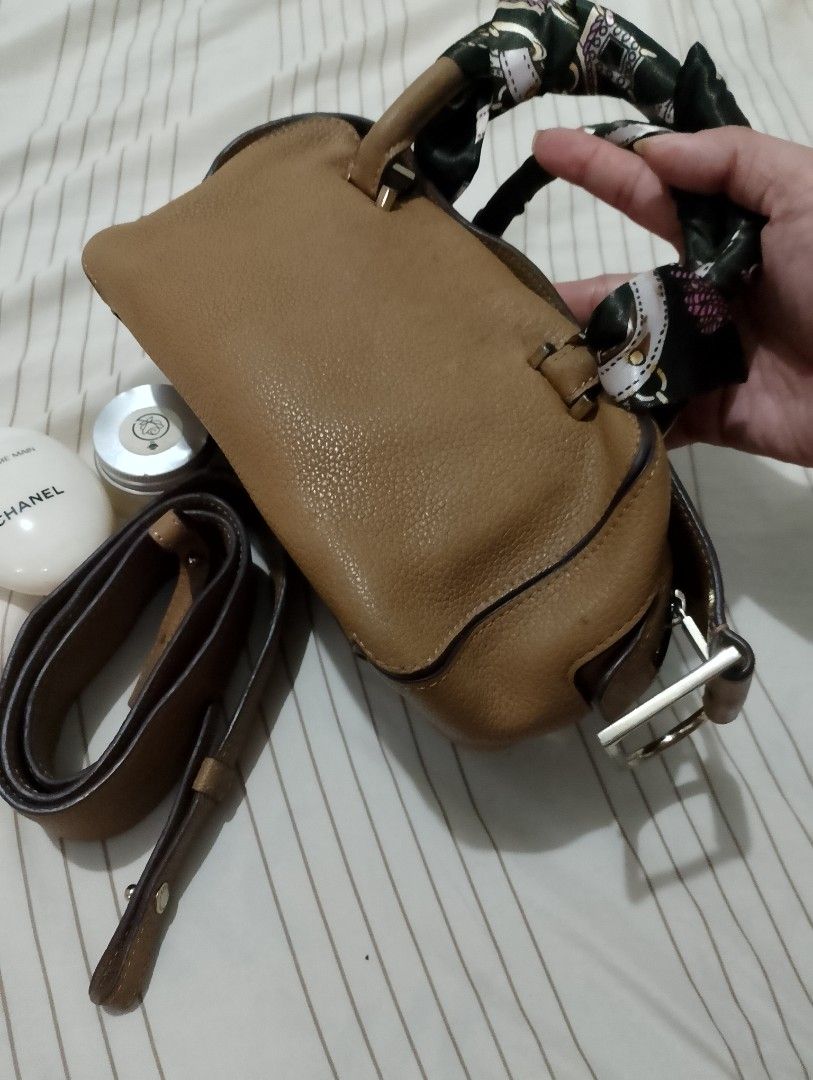 Delvaux cool box mini (Category: Luxury Bags & Wallets) located in Bacoor. Submitted by nickyvillar90 (Listing ID 1385104241, Image 2). Description: need funds,,, preloved bag.