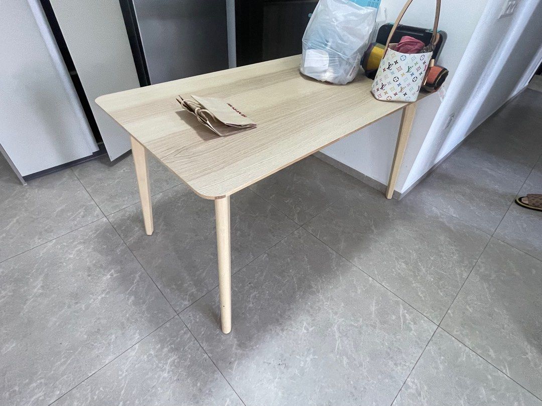 Dining Table (Category: Tables & Sets) located in Singapore. Submitted by tangxunn4c25 (Listing ID 1385239351, Image 1). Description: .