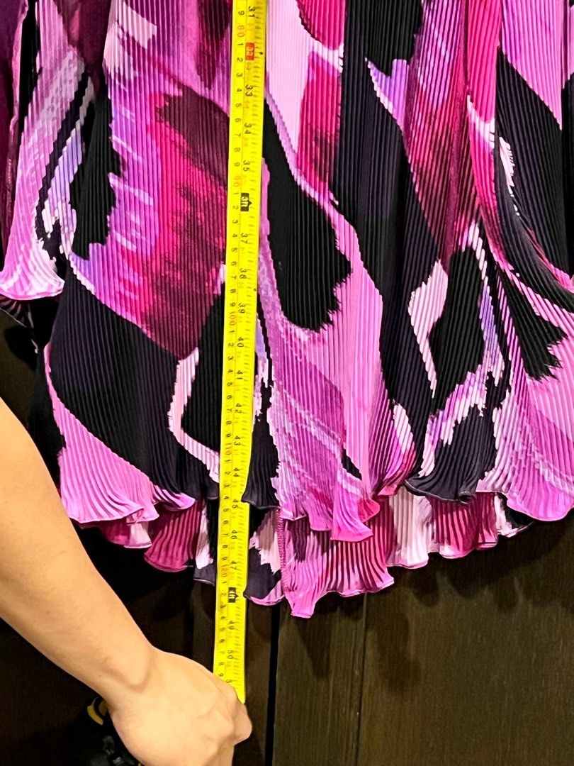 Dress (Category: Dresses) located in Makati City. Submitted by declutterme19 (Listing ID 1385070741, Image 3). Description: .