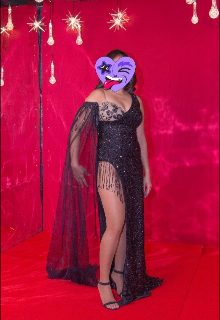 Evening Gown (Category: Evening dresses & gowns) located in Manila. Submitted by chemit97 (Listing ID 1385108737, Image 2). Description: used once for company party only. shipping /pick up c/o buyer fits s-m frame..
