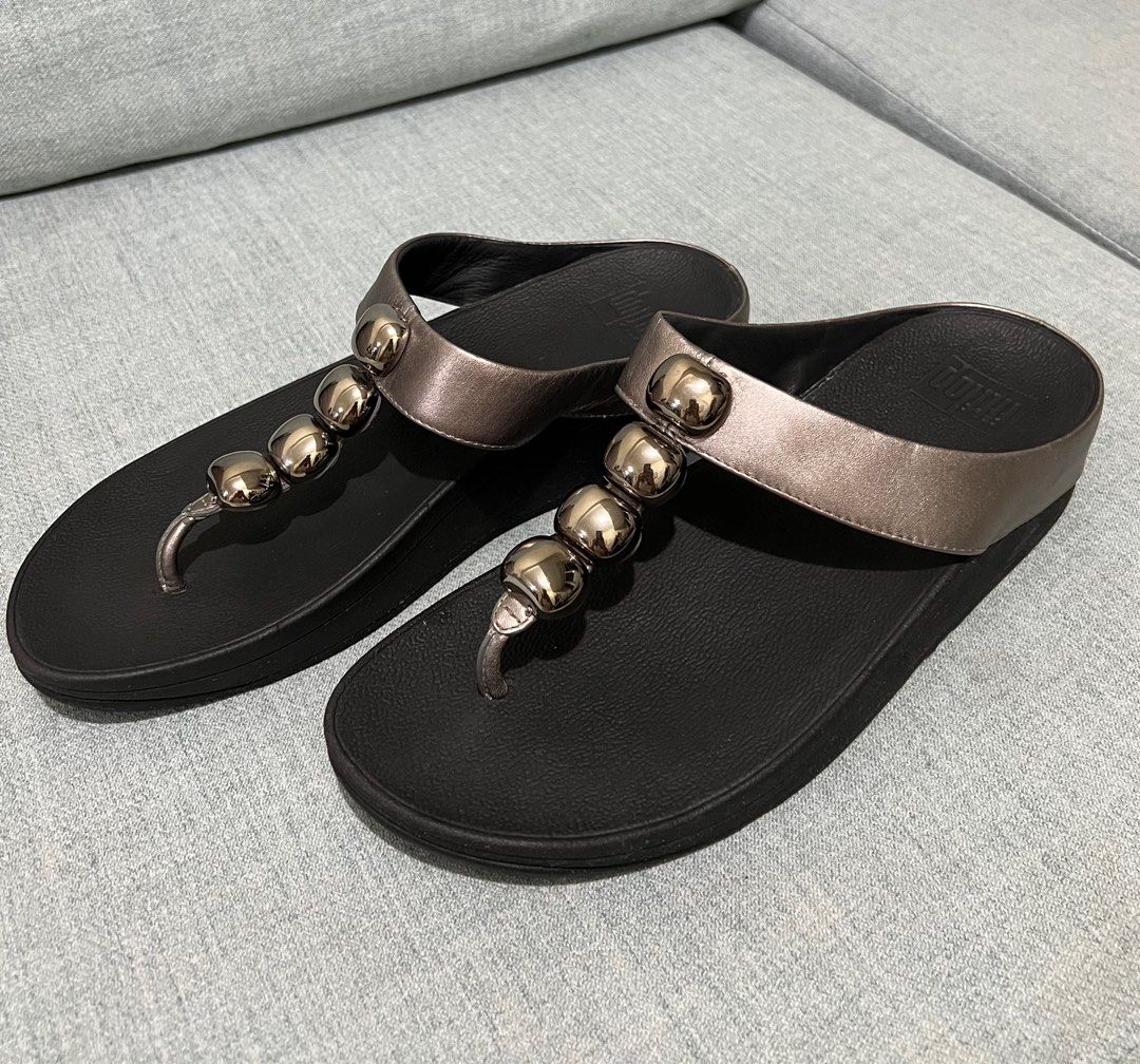 FITFLOP Rola Pewter Thong Wedge (Category: Sandals) located in Mandaluyong City. Submitted by kathleen_gem (Listing ID 1385122460, Image 3). Description: Used twice only Slightly negotiable Original.