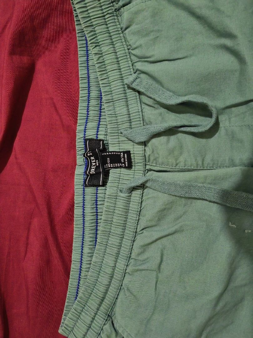Forever 21 Joggers small (Category: Joggers) located in Mandaluyong City. Submitted by itnus (Listing ID 1385080937, Image 3). Description: Original Forever 21 joggers small.