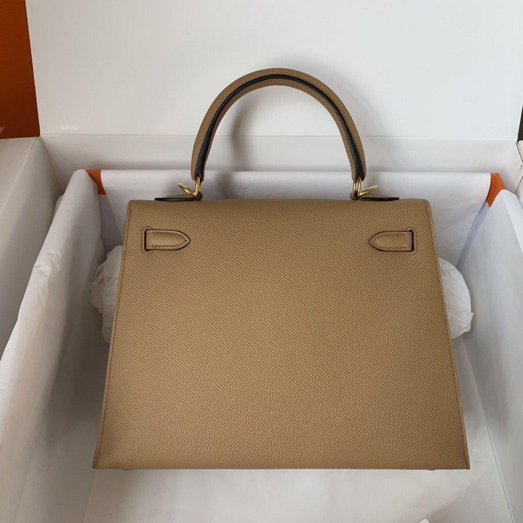 Hermes Kelly 25cm Epsom Biscuit GHW (Category: Luxury Bags & Wallets) located in Pasig City. Submitted by wmsbags_2 (Listing ID 1385218870, Image 3). Description: Available❗️ VIP HANDMADE ✅Perfect workmanship ✅Fully hand stitched ✅Fine stamp & Code ✅100% Hardware materials structured ✅Real Leather ✅We do deliver (any) ✅ or meet up ( metro manila area) ✅We shipp all nationwide ✅Complete Inclusion MODE OF PAYMENT 📌CREDIT CARD & Cash accepted 📌Gca