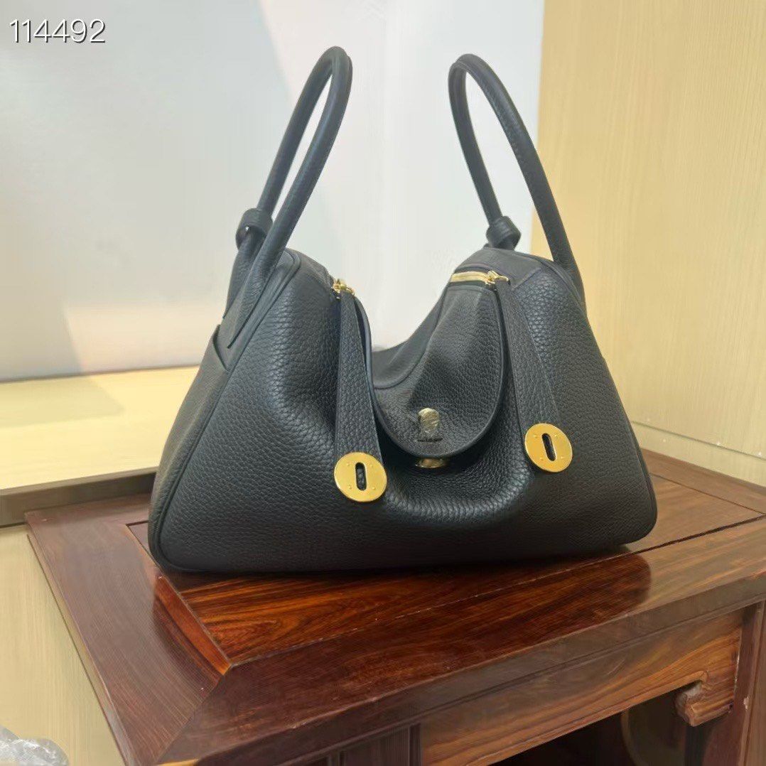 Hermes Lindy 26cm Clemence Black GHW (Category: Luxury Bags & Wallets) located in Pasig City. Submitted by wmsbags_2 (Listing ID 1385219290, Image 1). Description: Available❗️ VIP HANDMADE ✅Perfect workmanship ✅Fully hand stitched ✅Fine stamp & Code ✅100% Hardware materials structured ✅Real Leather ✅We do deliver (any) ✅ or meet up ( metro manila area) ✅We shipp all nationwide ✅Complete Inclusion MODE OF PAYMENT 📌CREDIT CARD & Cash accepted 📌Gc