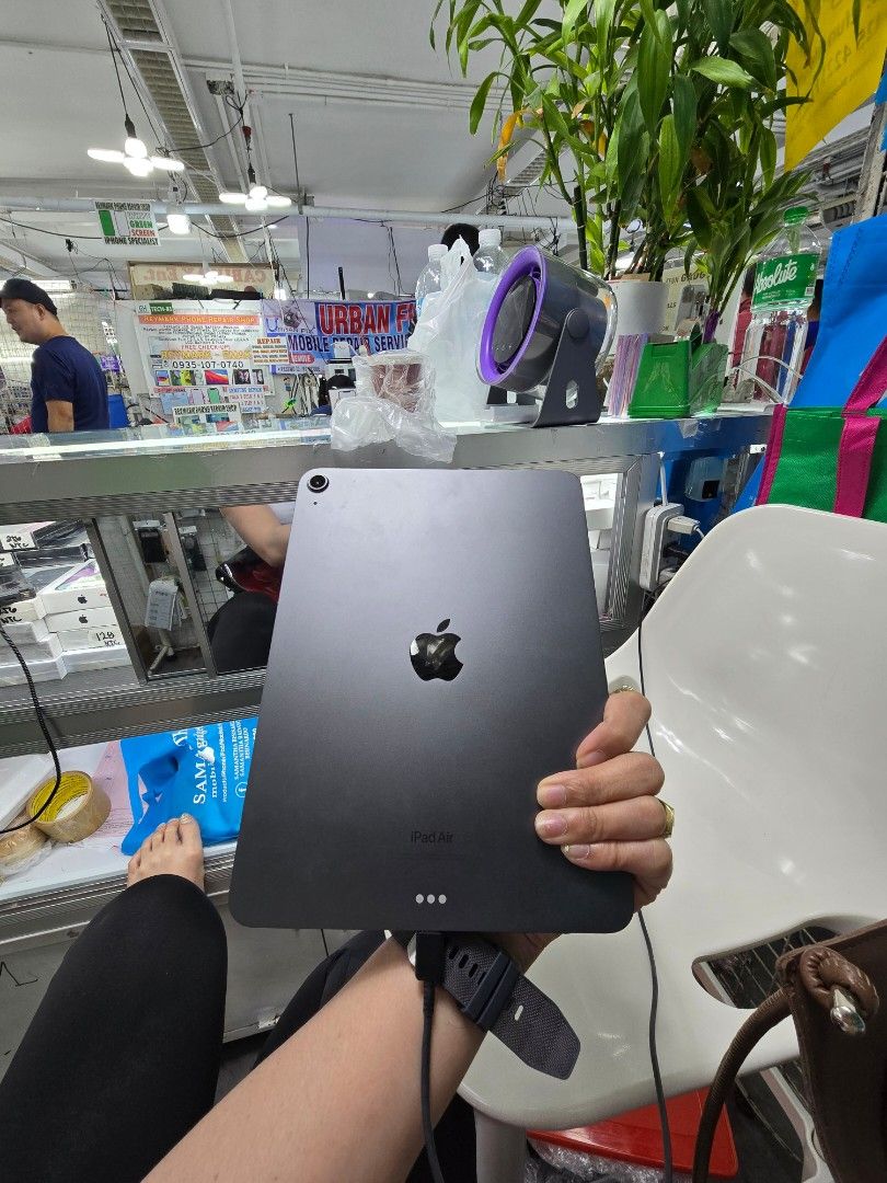 Ipad Air 5 64gb Wifi Only (Category: iPad) located in Manila. Submitted by lenweltong05295 (Listing ID 1385105090, Image 1). Description: Ipad Air 5 64gb Wifi Only Secondhand Charger Included Onhand Stock.