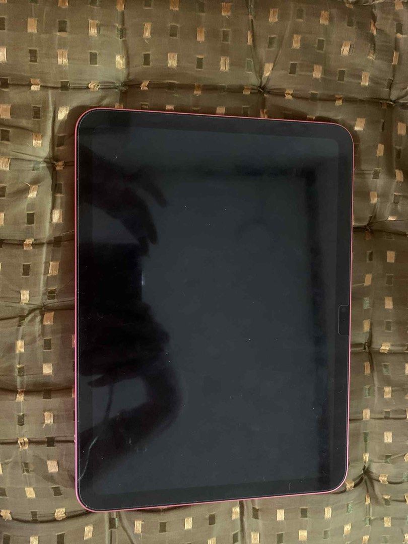 IPAD for sale (Category: iPad) located in Makati City. Submitted by products_on_a_budget (Listing ID 1385167998, Image 2). Description: Only used this for 6 months for my classes Please dm for any inquiries Slightly negotiable .