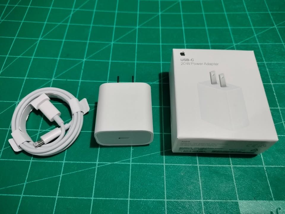 iPhone Lightning to USB Type C 20w Fast Charger (Category: Cables & Adaptors) located in Quezon City. Submitted by matet07 (Listing ID 1385048871, Image 1). Description: -20w Power Adapter -1m Lightning to USB Type C Cord Cable -with 1 week warranty -accept for shipping via LALAMOVE COD(buyer's expense) -accept GCASH and MAYA payment -COMPATIBILITY IS BUYER'S RESPONSIBILITY.