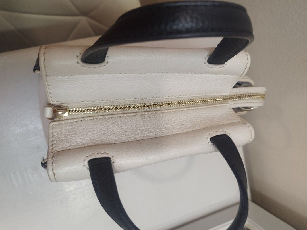 Kate Spade small adrien crossbody bag (Category: Luxury Bags & Wallets) located in Manila. Submitted by kishimasan (Listing ID 1385061440, Image 2). Description: Kate Spade small adrien crossbody bag white gold hardware original lightly used 2 way bag no issues comes with a generic dustbag location Manila sf not included lalamove or grab.