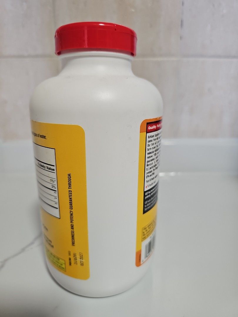 Kirkland Signature Fish Oil 1000mg - 400 Softgels (Category: Vitamins & Supplements) located in Singapore. Submitted by colourshubsg (Listing ID 1385069502, Image 3). Description: - Sealed and unopened - Kirkland Signature Fish Oil - 400 softgels per bottle - 1000mg fish oil per softgel - 300mg Omega-3 fatty acids per softgel - Expiry Date: Oct 2027 - Sustainably sourced.