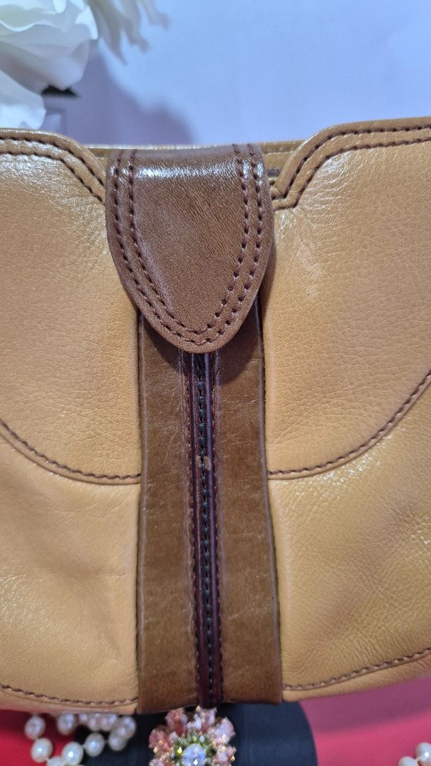 La Strada Clutch (Category: Clutches) located in Imus. Submitted by tan_gerine389 (Listing ID 1385112443, Image 2). Description: LA Strada Clutch ⚘with sign of usage as seen in photos ⚘genuine leather ⚘need some cleaning ⚘brown colour ⚘350Pesos + sf 🛑 Disclaimer: I am not associated or affiliated with any of the brands posted. All copyrights/trademarks are reserved to the original brand holders. ⚠️Please take time to read ⚠️Item is Japan ukay so
