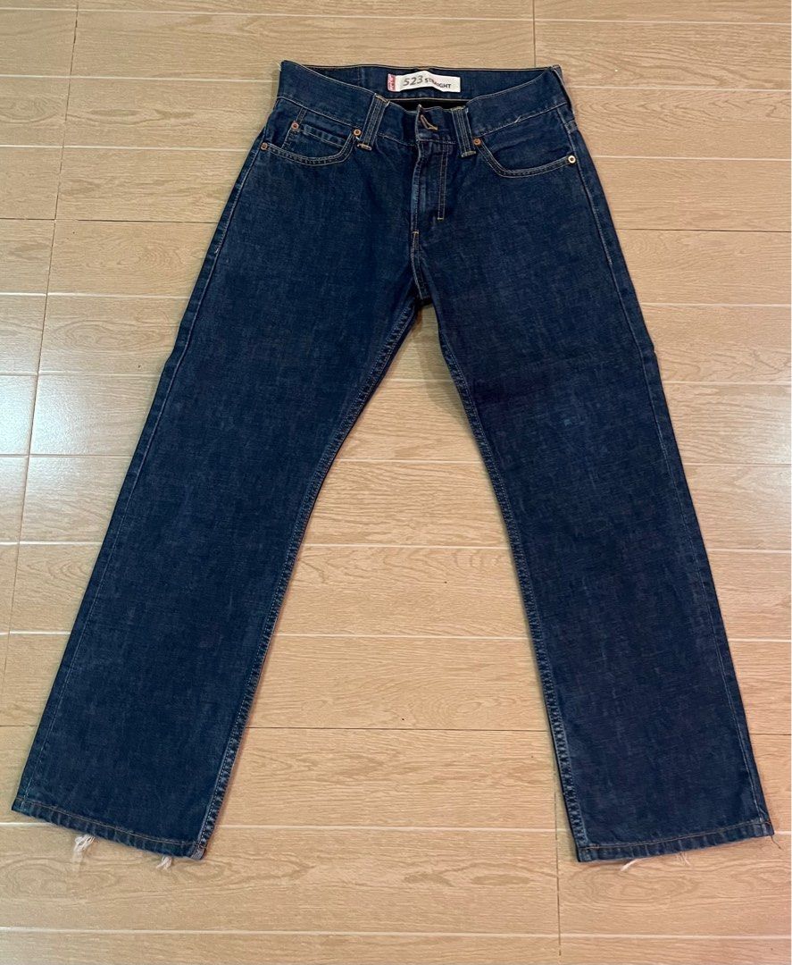 Levi’s straight cut dark denim jeans (Category: Jeans) located in Quezon City. Submitted by TheGoodFind (Listing ID 1385076538, Image 1). Description: - Thrifted this for 1000 pesos - Used only twice for photoshoot - Price is negotiable just send pm .