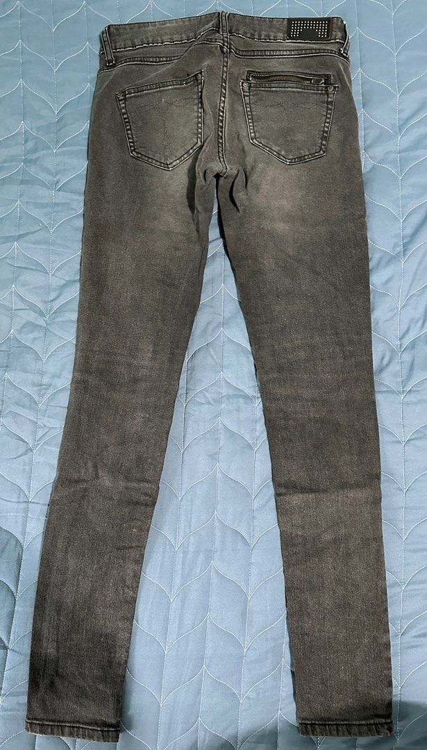 Mango Low Rise Skinny Jeans (Category: Jeans) located in Manila. Submitted by jpclassics (Listing ID 1385110287, Image 3). Description: Mango Black Skinny Jeans Good as new Used a couple of times only Color: Black Midrise jeans No when worn photo RFS: Does not fit anymore/ Decluttering .