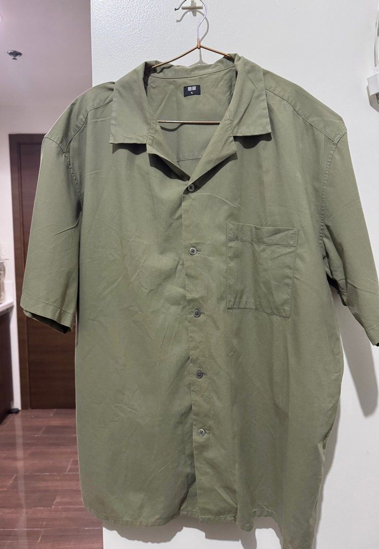 Uniqlo Mens Buttondown Polo (Category: Tshirts & Polo Shirts ) located in Cavite. Submitted by ja.999 (Listing ID 1385161221, Image 2). Description: 👉🏻 Olive green and Khaki (color may vary due to lighting) 👉🏻 ₱700 for two 👉🏻 XL 👉🏻 In good condition (needs a little ironing) 👉🏻 RFS: need funds.