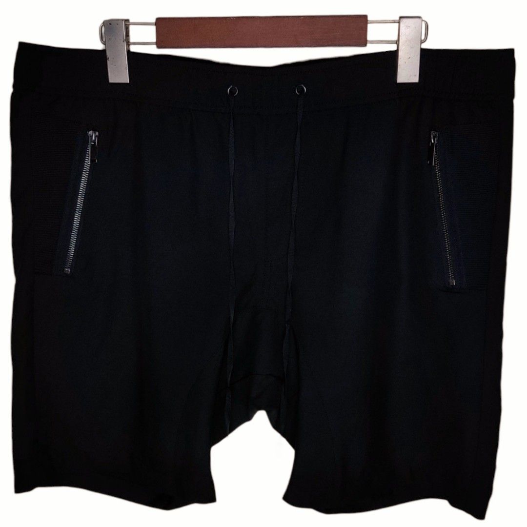 (38-40) MOSSIMO Men's Black Shorts (Category: Shorts) located in Baguio. Submitted by db_clothing (Listing ID 1385148959, Image 1). Description: Dimensions: Waist: 19.5 inches Length: 19 inches Rise: 12.5 inches.