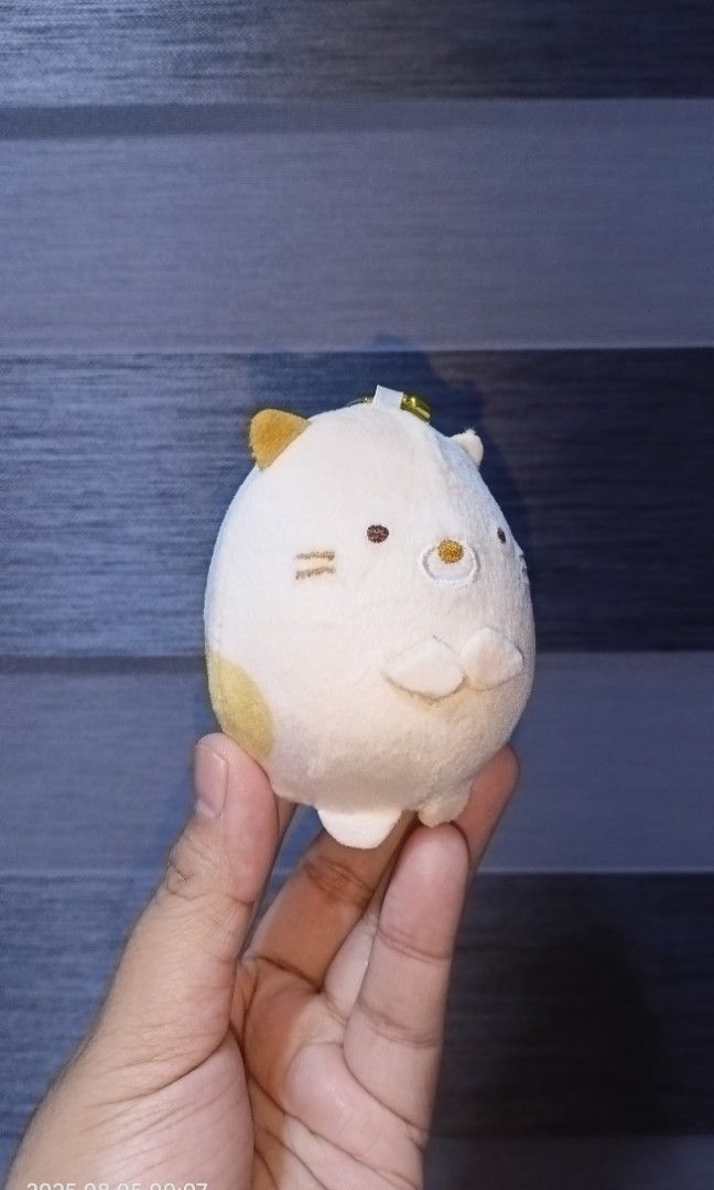 Neko Sumikkogurashi Charm (Category: Plushies & Soft Toys) located in Bacoor. Submitted by raket_projects (Listing ID 1385145367, Image 2). Description: P200 only Neko Sumikkogurashi Charm - kakaiba ung plushie nya 🩷 As is Wyswyg 🩷 Clean and Fresh 🫧 🩷 With clear etiketa.