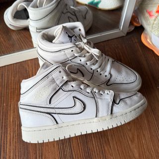 (Kategori: ) berada di . Dikirim oleh sneakerssecondmarket (ID iklan 1385169252, Gambar 1). Deskripsi: .