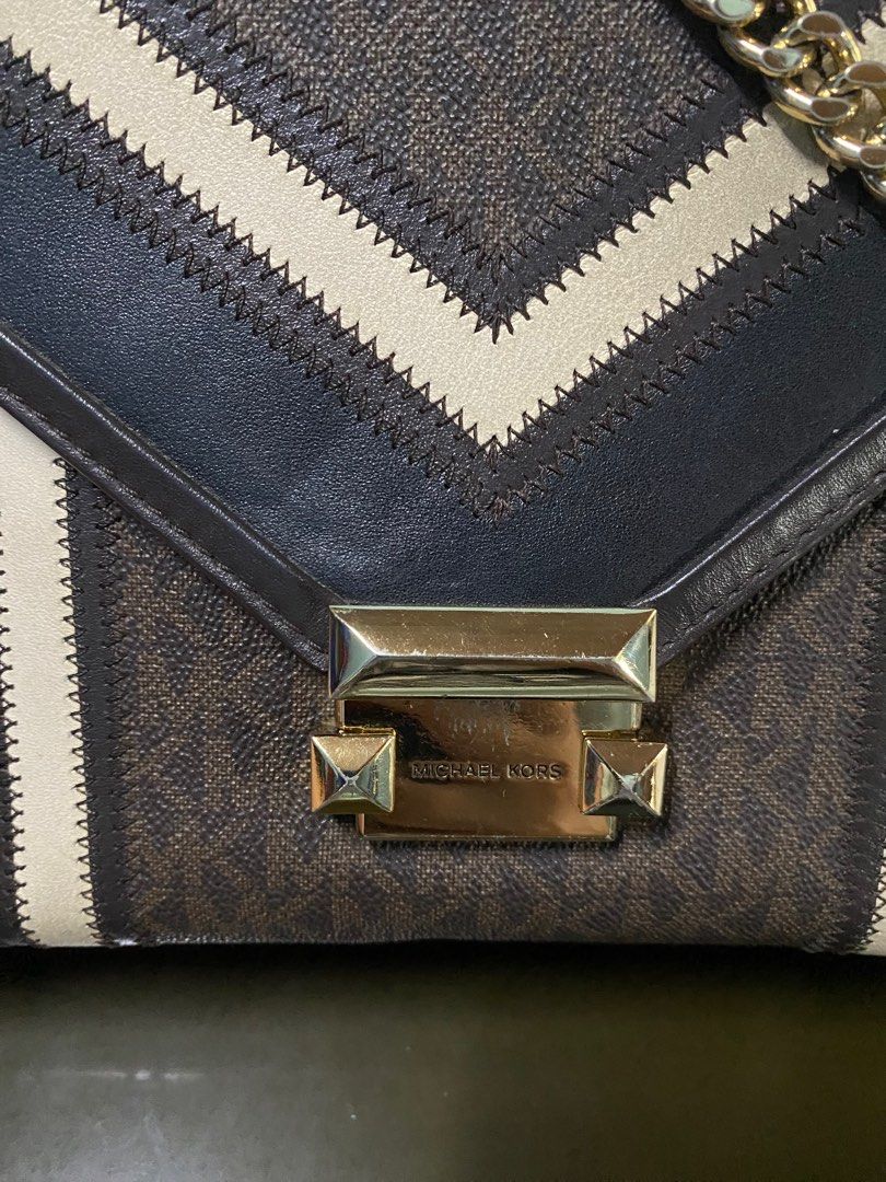 OG michael kors 2 way chain bag (Category: Luxury Bags & Wallets) located in Binan City. Submitted by casseyshoppe (Listing ID 1385059953, Image 3). Description: Bought this 22,950 with tag locally purchased Please see photos. All photos are mine Issue: scratches on goldware Paper bag not included Negotiable for sure buyer Payment first thru gcash or bank transfer Sf c/o buyer Shipping via j&t or lalamove. .