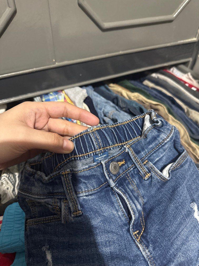 Old Navy 2T Denim Shorts (Category: Babies & Kids Fashion) located in Makati City. Submitted by declutterwitq (Listing ID 1385238147, Image 2). Description: no flaws adjustable strap on the waist.