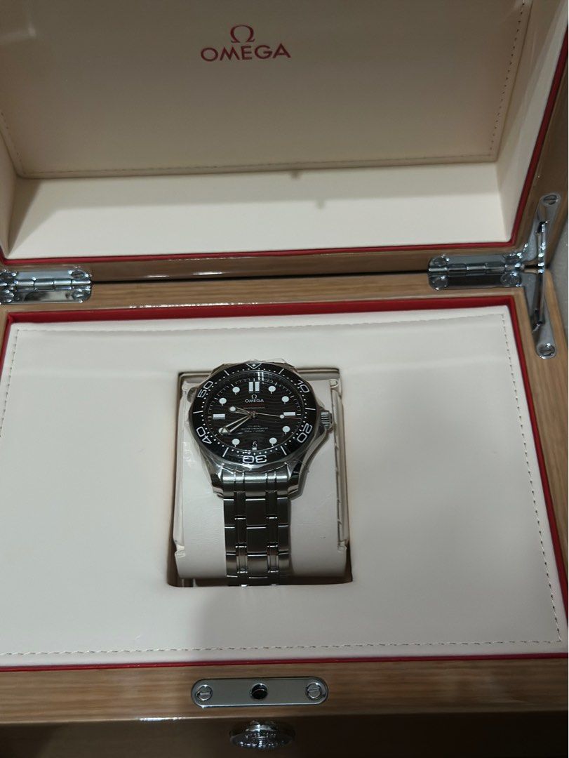 Omega Seamaster 300 Diver Black (Category: Luxury Watches) located in Meycauayan. Submitted by johnandgadgets (Listing ID 1385198191, Image 3). Description: Brand New Never been used Color: Black Complete 100% Authentic from Denmark .