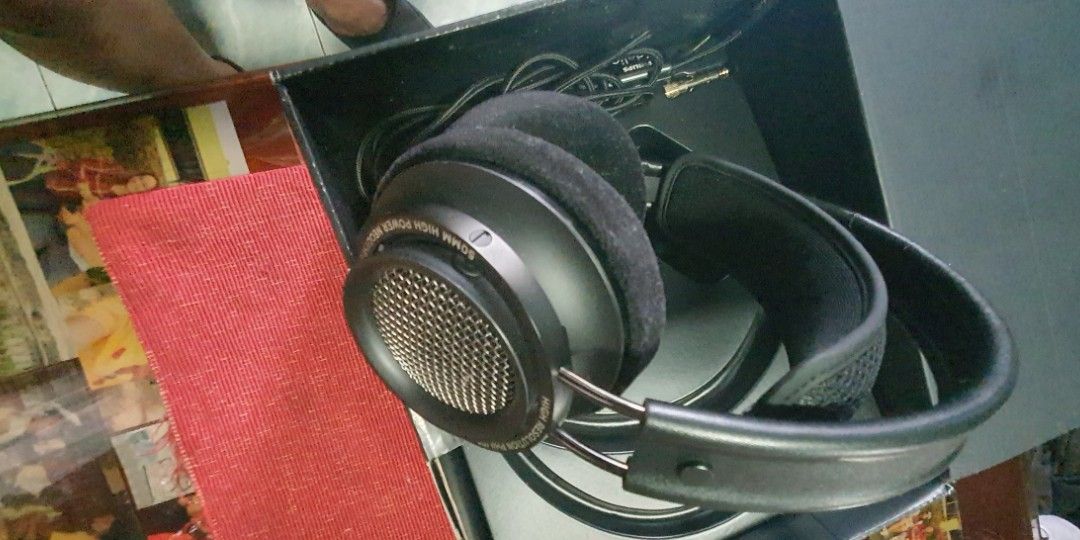 Philips fidelio x2hr (Category: Headphones & Headsets) located in Baguio. Submitted by neecanor.1 (Listing ID 1385048636, Image 1). Description: high resolution monitor heaphone.