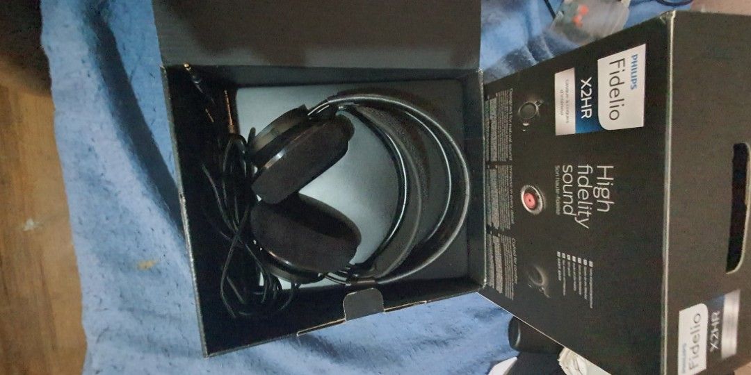 Philips fidelio x2hr (Category: Headphones & Headsets) located in Baguio. Submitted by neecanor.1 (Listing ID 1385048636, Image 2). Description: high resolution monitor heaphone.