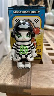POPMART MEGA SPACE MOLLY 1000％　Moncler MEGA SPACE MOLLY 1000% MONCLER 2022 LIMITED – TOYSEZ