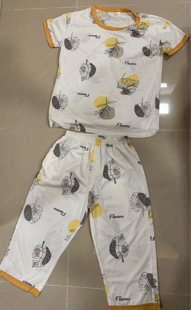 Pyjamas set (Category: Sets or Coordinates) located in Singapore. Submitted by superstore888 (Listing ID 1385127613, Image 1). Description: Brand new , only washed . Not worn.