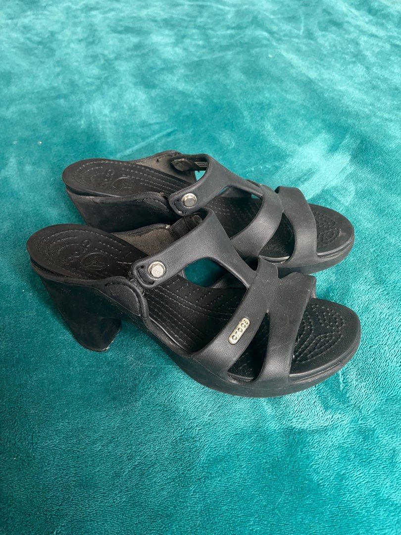 Rare Crocs Heels, Women's Fashion, Footwear, Flipflops and Slides on ...