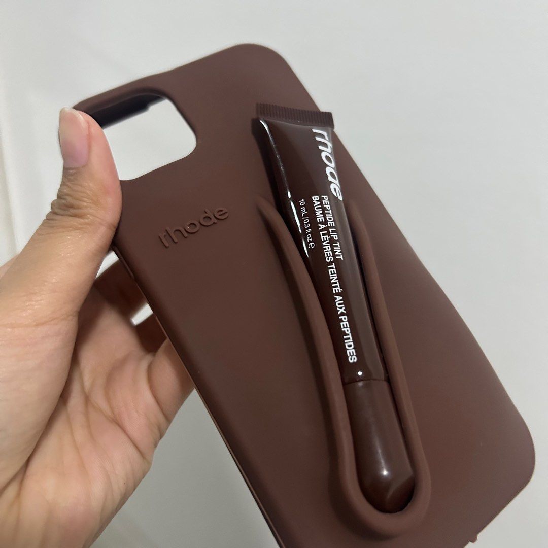 Rhode phone case espresso ip 14 plus (Category: Cases & Sleeves) located in Quezon City. Submitted by BrY2K (Listing ID 1385210765, Image 3). Description: no issues.