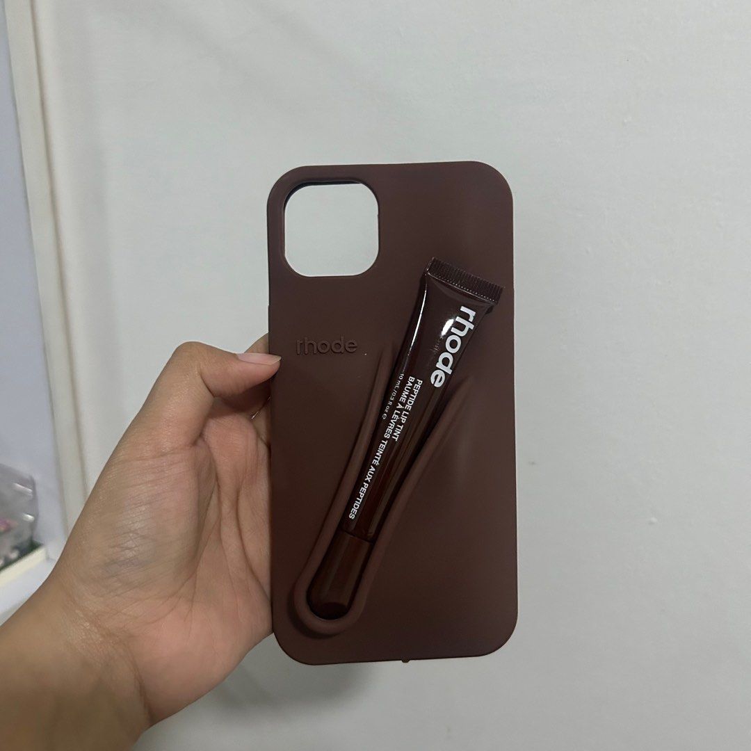 Rhode phone case espresso ip 14 plus (Category: Cases & Sleeves) located in Quezon City. Submitted by BrY2K (Listing ID 1385210765, Image 2). Description: no issues.