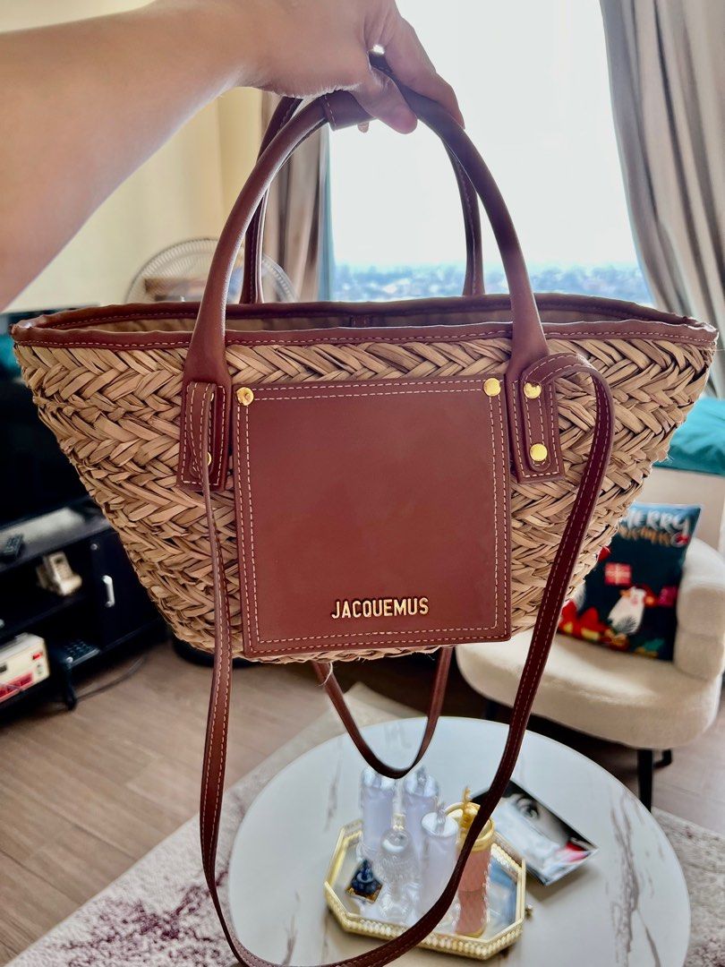 Rush selling low (Category: Luxury Bags & Wallets) located in Quezon City. Submitted by ireneee_collection (Listing ID 1385062034, Image 1). Description: Good condition sign of usage .