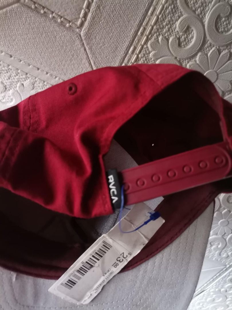 RVCA CAP (Category: Caps & Hats) located in Makati City. Submitted by breakstuffsmnlv2 (Listing ID 1385145356, Image 2). Description: RVCA SNAPBACK ONE SIZE FITS ALL EXCELLENT CONDITION COLOR RATE: 9.5/10 LOCATION: MAKATI CITY.